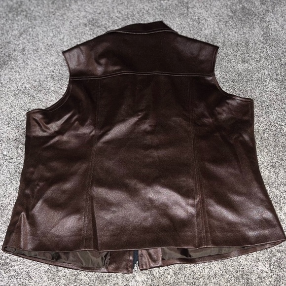 Vintage soft zip up vest with great detail - Picture 7 of 11
